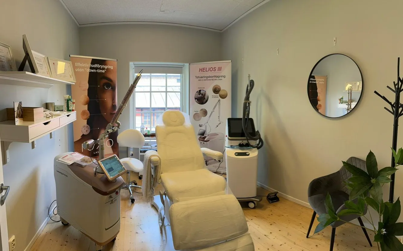 Interiör hos Alma Laserkliniken i Göteborg med laserbehandlingsutrustning